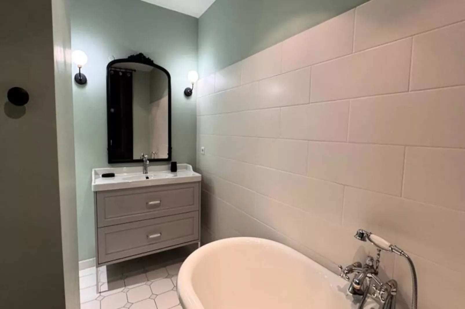 Elivi : Maison De Ville Avec Jardin &agrave; Deux Pas Du Centre Historique-Non tagué