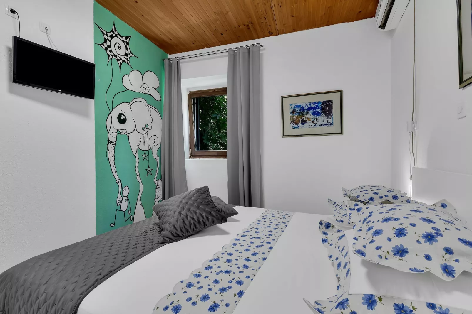 Apartments Kata - Three Bedroom Apartment with Balcony-Bedroom