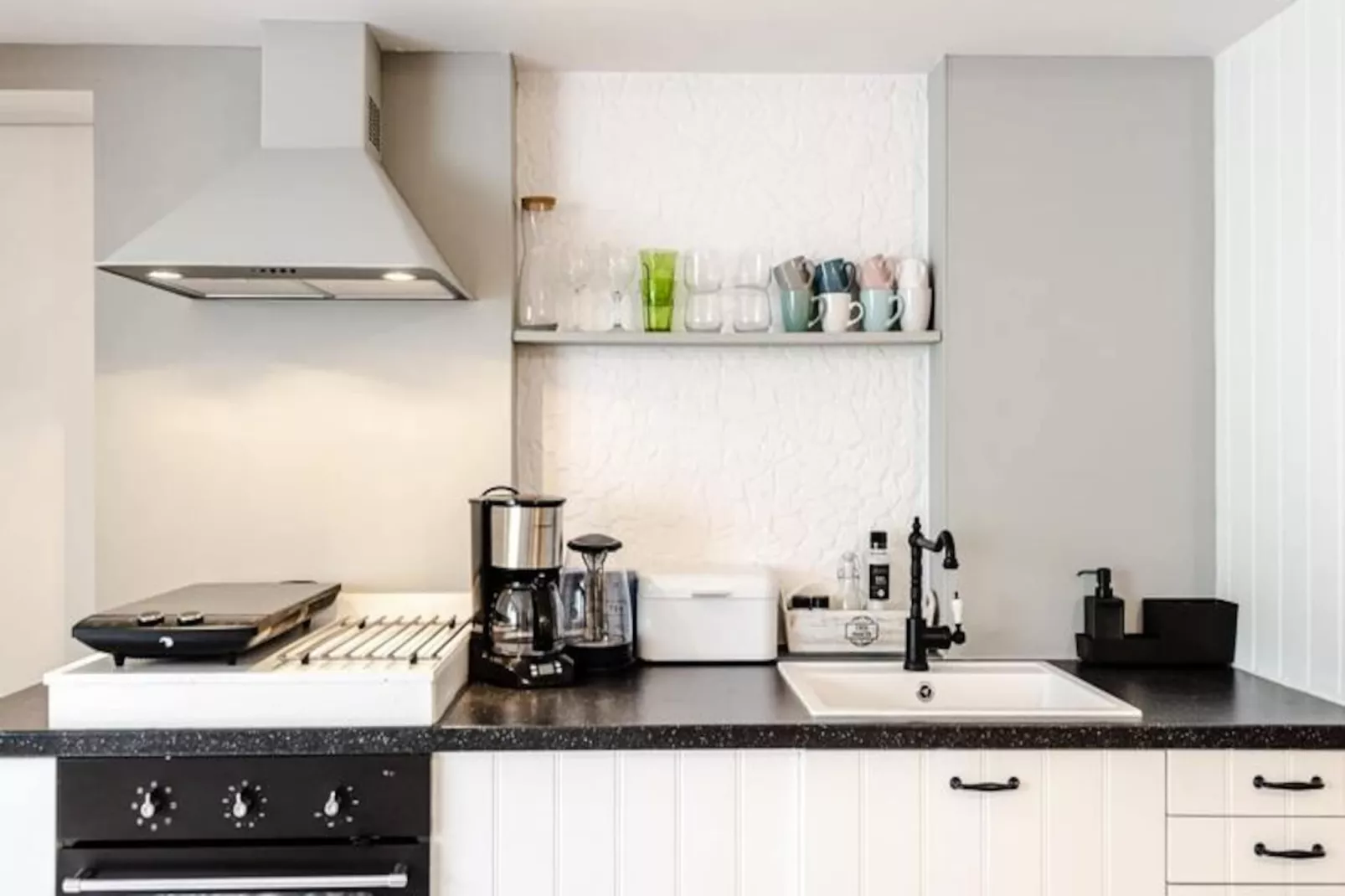 Summer House - Souterrain-Non tagué