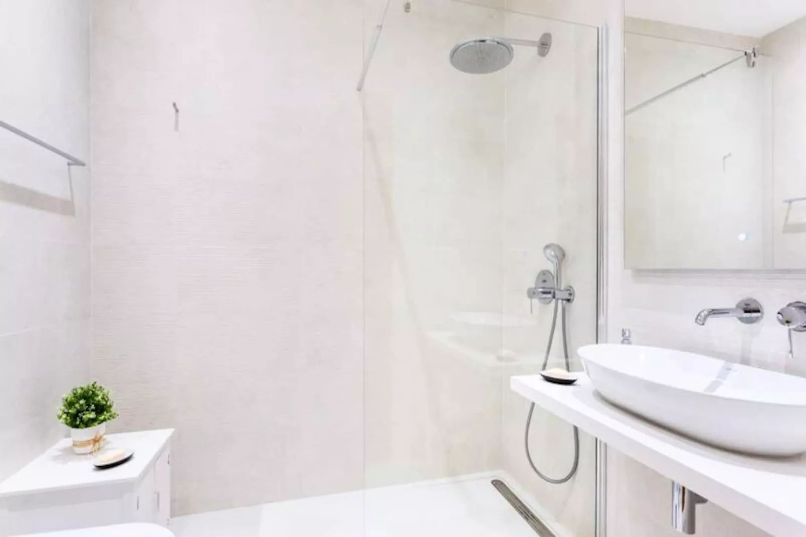 Artistic And Stylish Apartment-Non tagué