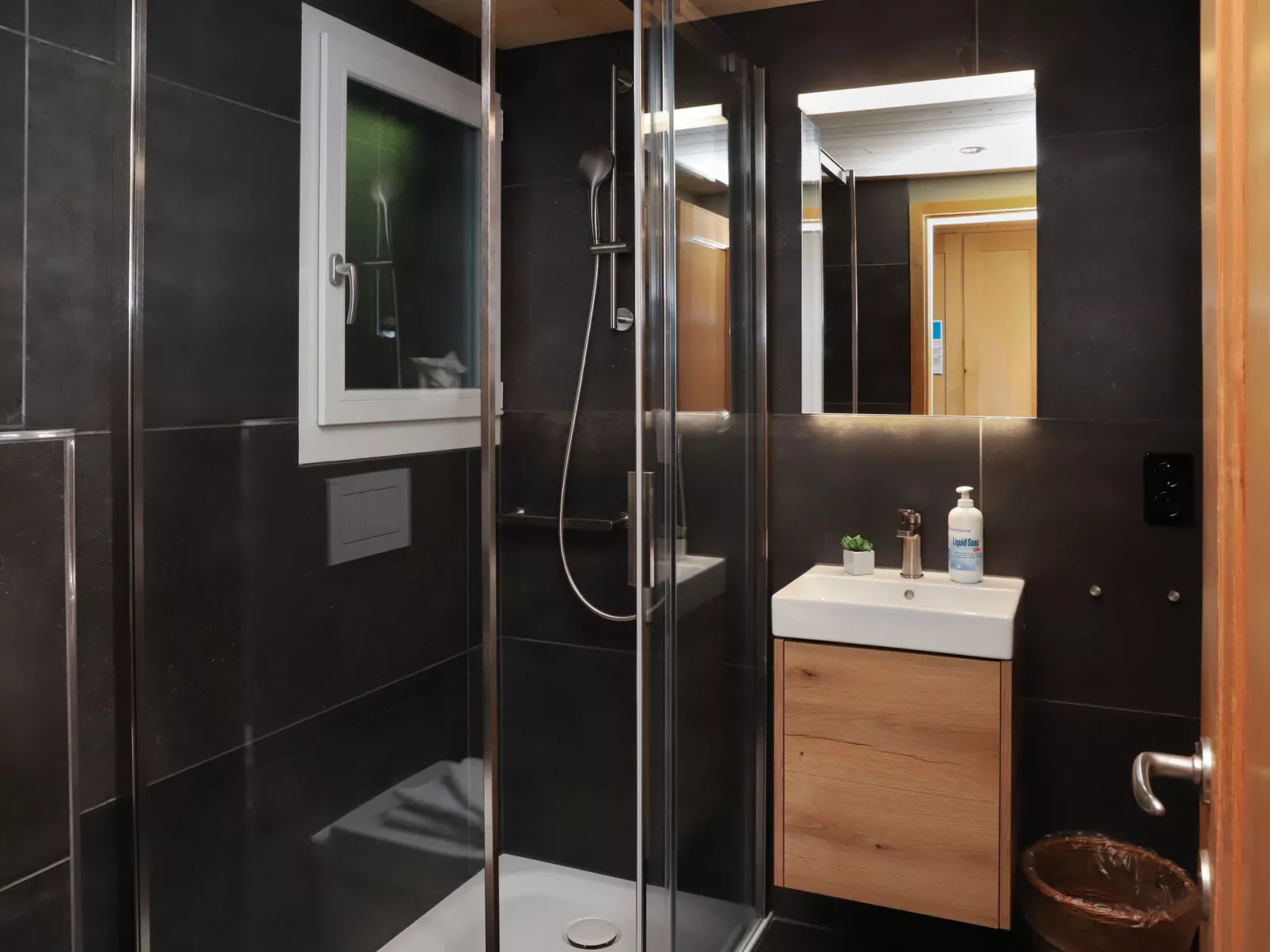 Jungfrau a d Ledi-Drinnen