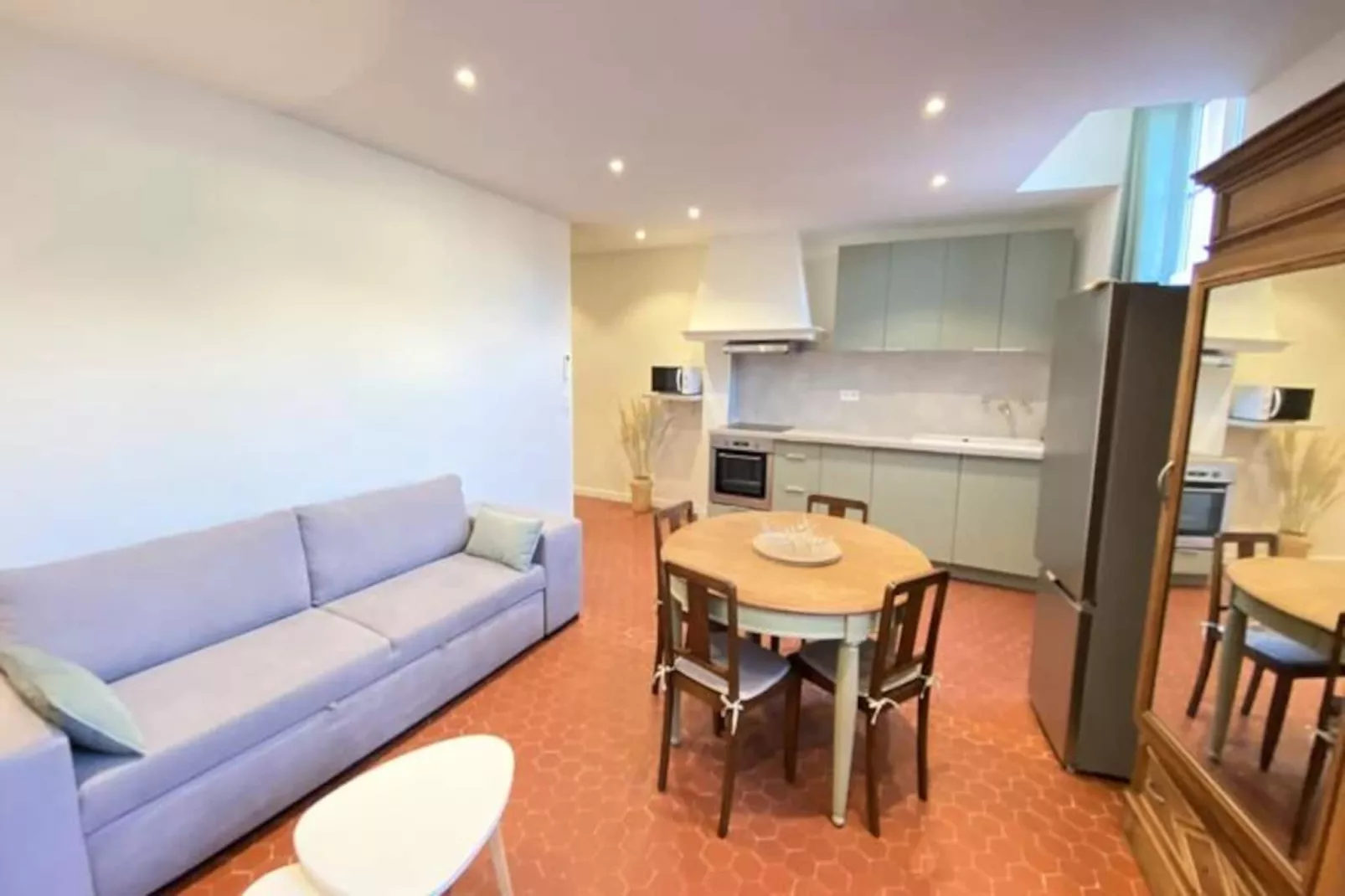 06cf : Bel Appartement Rénové Vieil Antibes-Non tagué