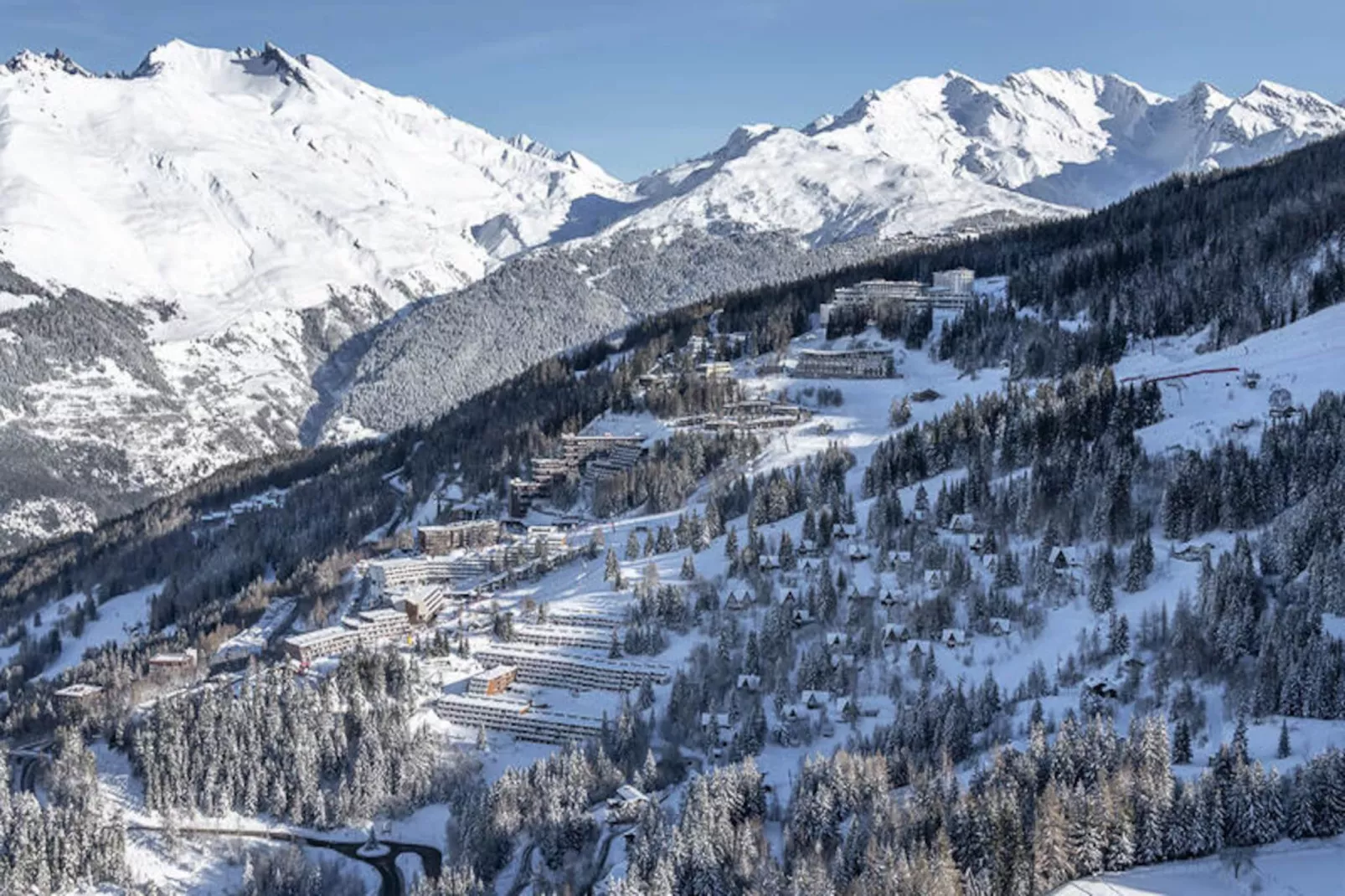 Residence 3 Arcs-Untagged