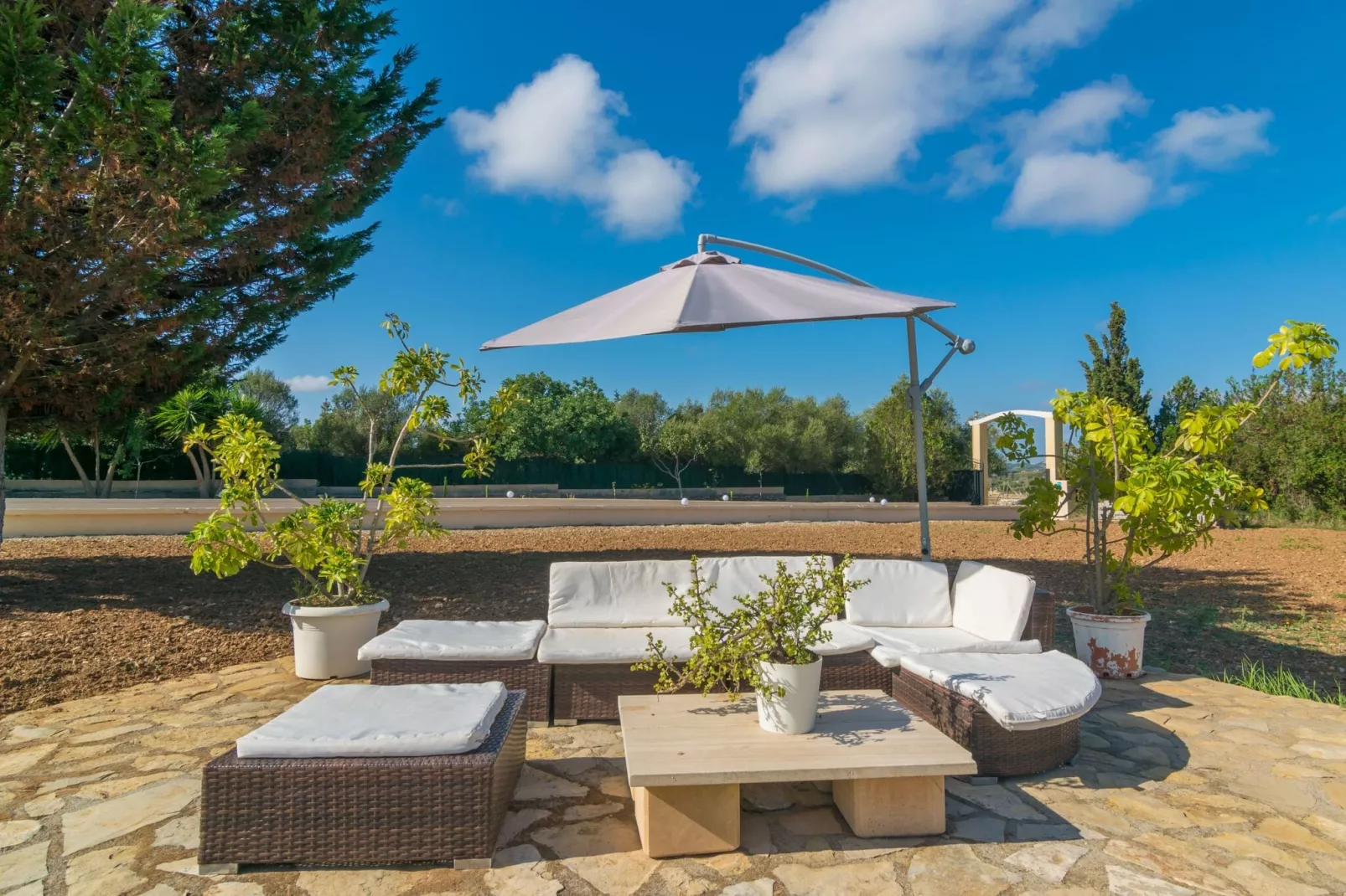 Villa Arhu-Exterior summer