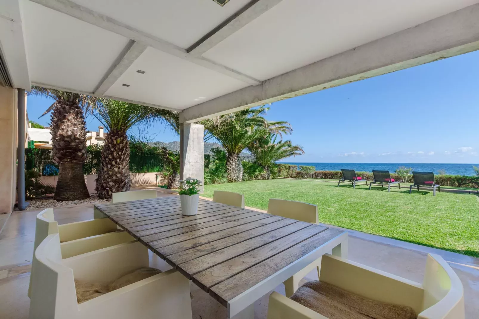 Port Nou-Exterior summer