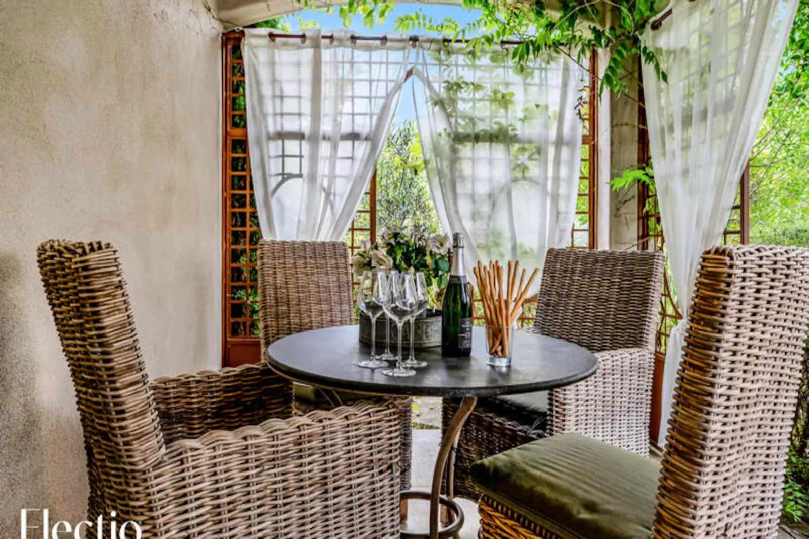 Loggia 1 Olivier | R&eacute;sidence Les Petitons-Untagged