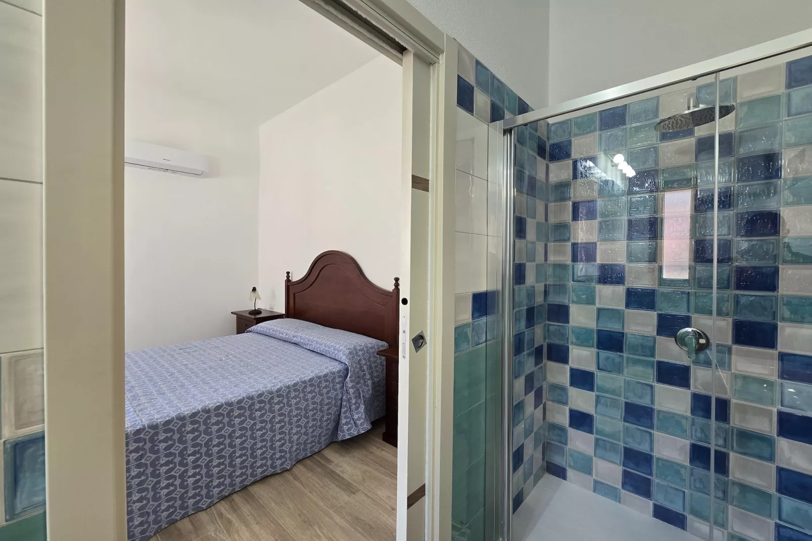 VILLA MARGHERITA-Bedroom