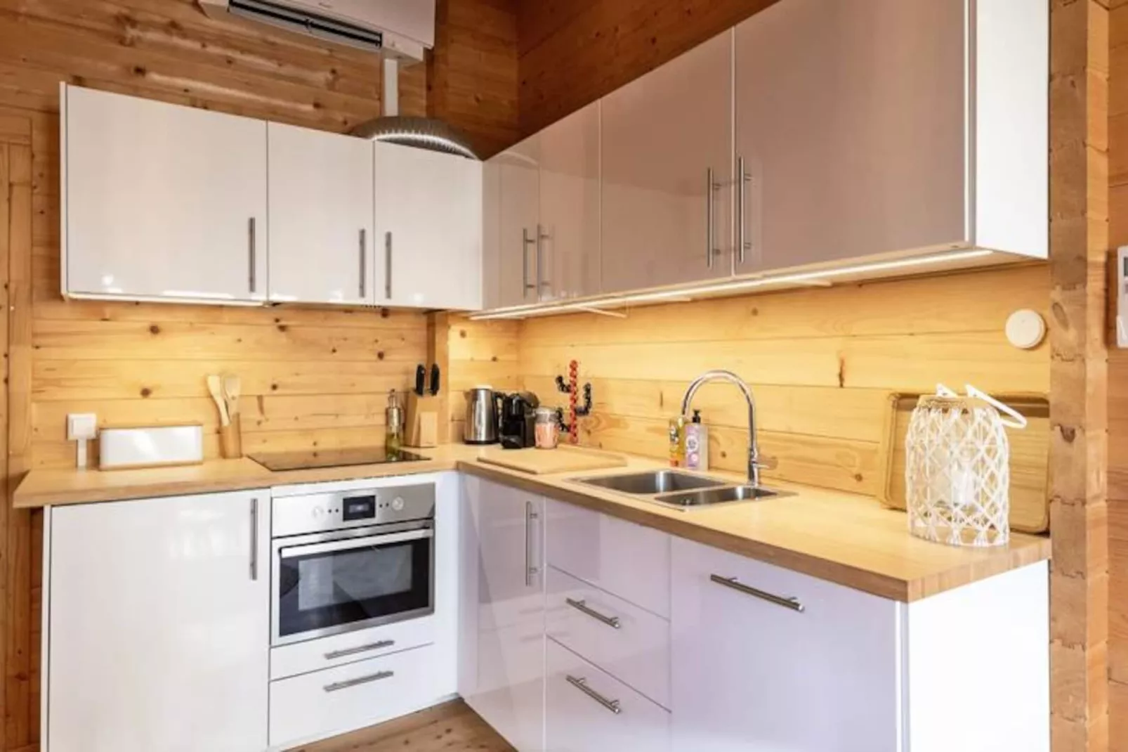 The Sea Lodge-Non tagué