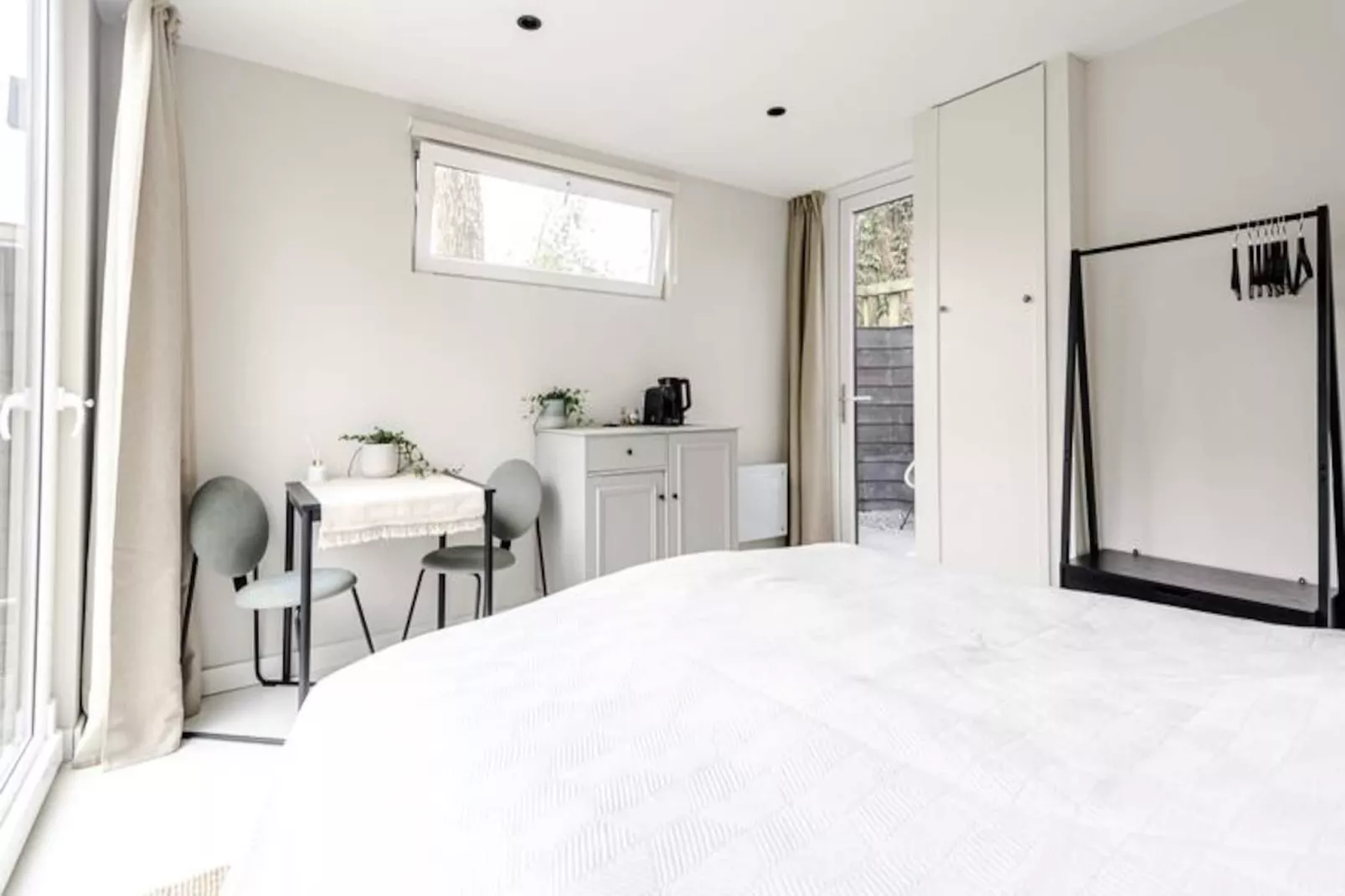 The Garden Suite-Non tagué