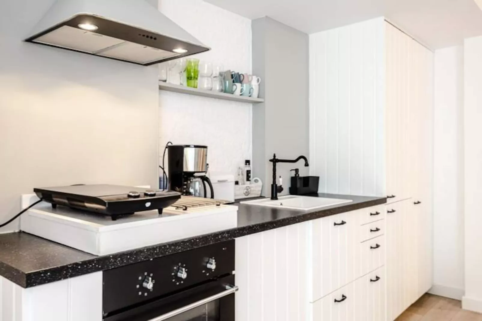 Summer House - Souterrain-Non tagué