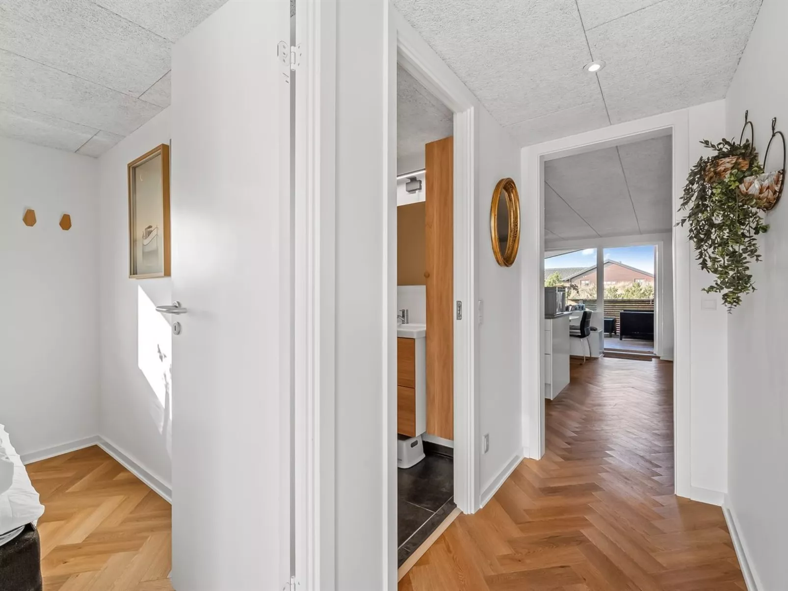 "Bela" -  from the sea-Inside