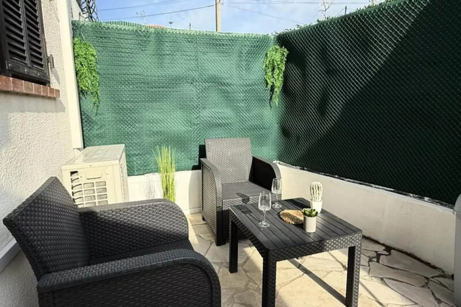 06cp - Beau T2 Super équipé Avec Terrasse-Non tagué