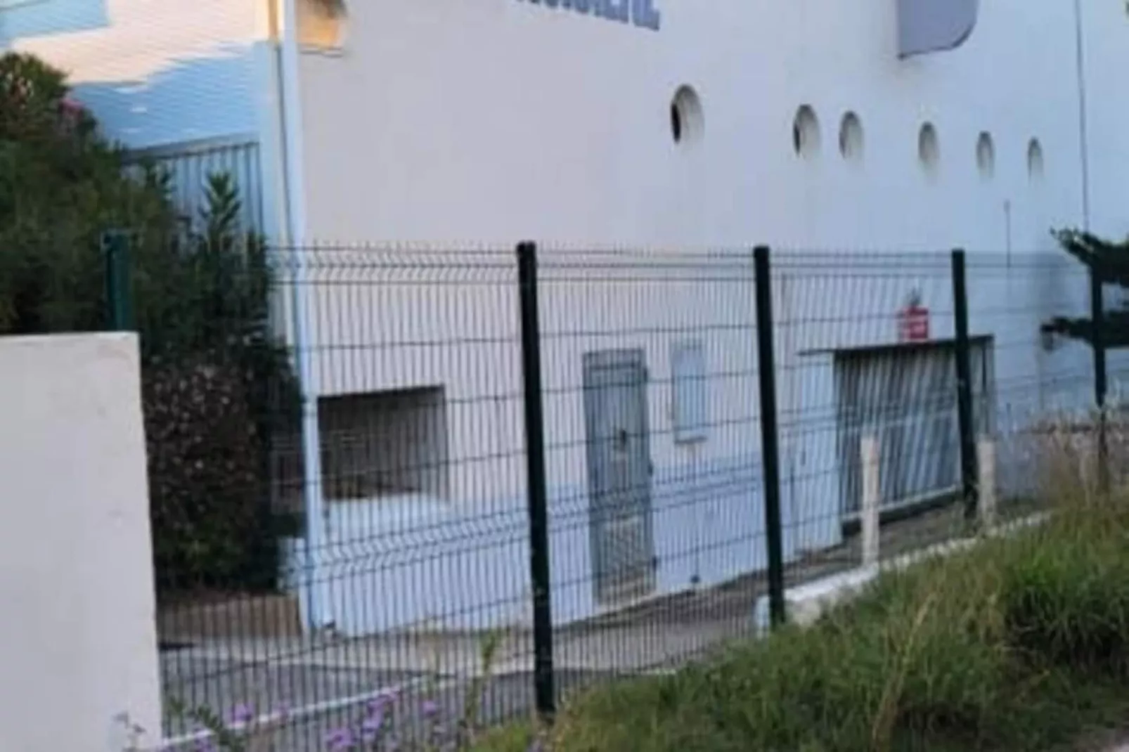 Résidence La Croisi&egrave;re : Vue Sur Les Bateaux, Balcon, R&eacute;nov&eacute;, Climatis&eacute;, Parking, .-Non tagué