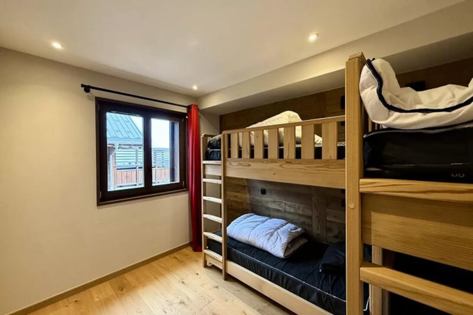 Résidence Complexe Aiguilles-Untagged