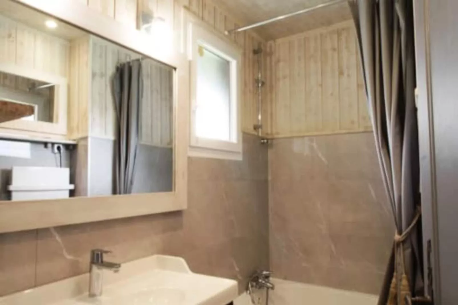 Le Petit Belv&eacute;d&egrave;re: Chalet Avec Piscine & Vue Lac-Untagged