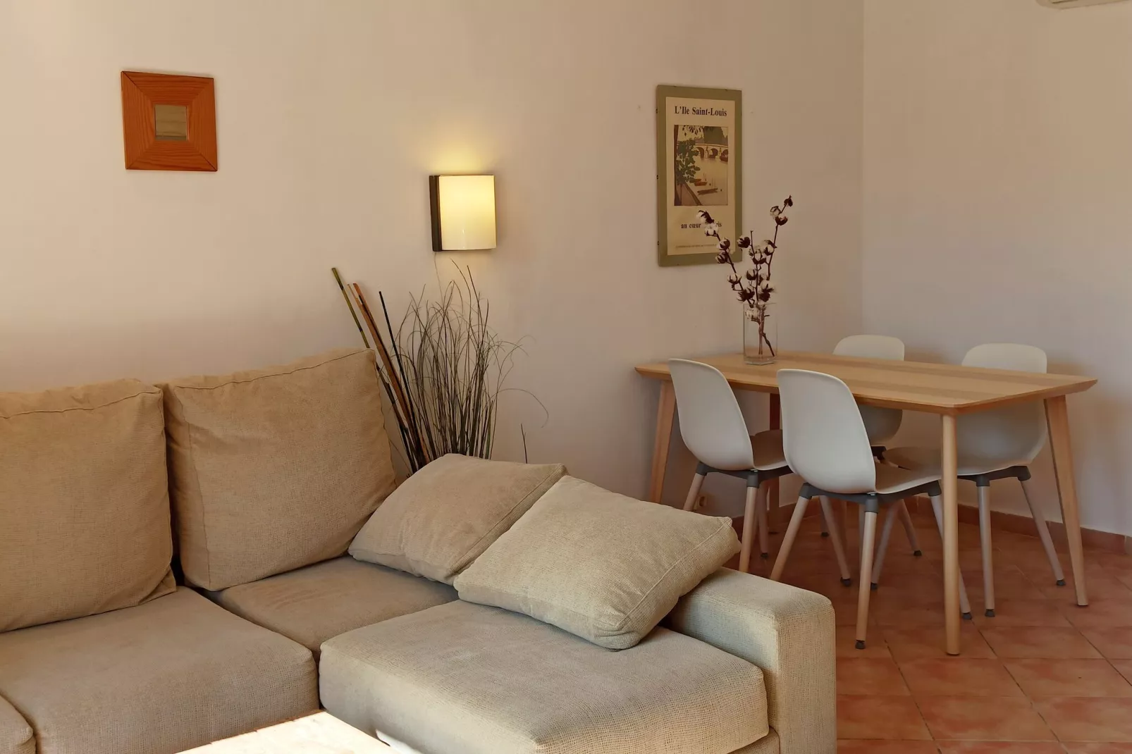 Burgit-Living room