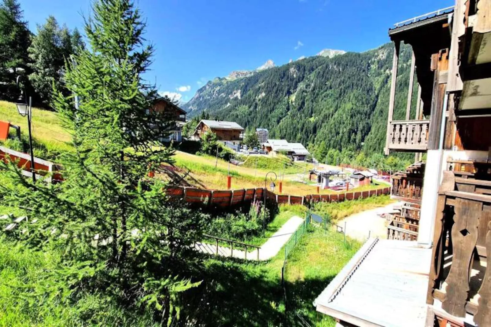 Chalet Club-Non tagué