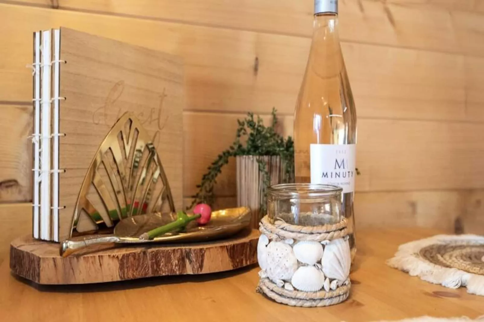 The Sea Lodge-Non tagué