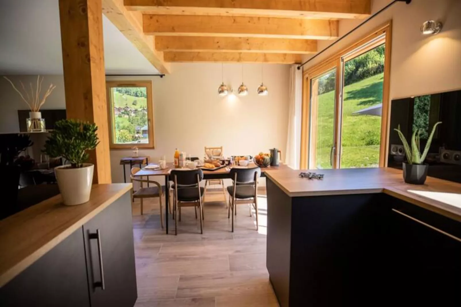 Chalet Chebi-Untagged