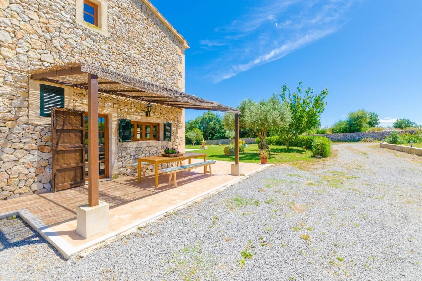 Angigal-Exterior summer