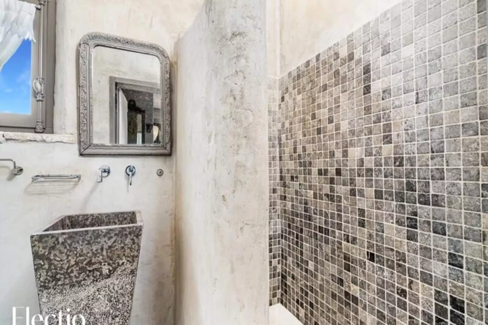 Loggia 7 Cypr&egrave;s | R&eacute;sidence Les Petitons-Nicht zugeordnet