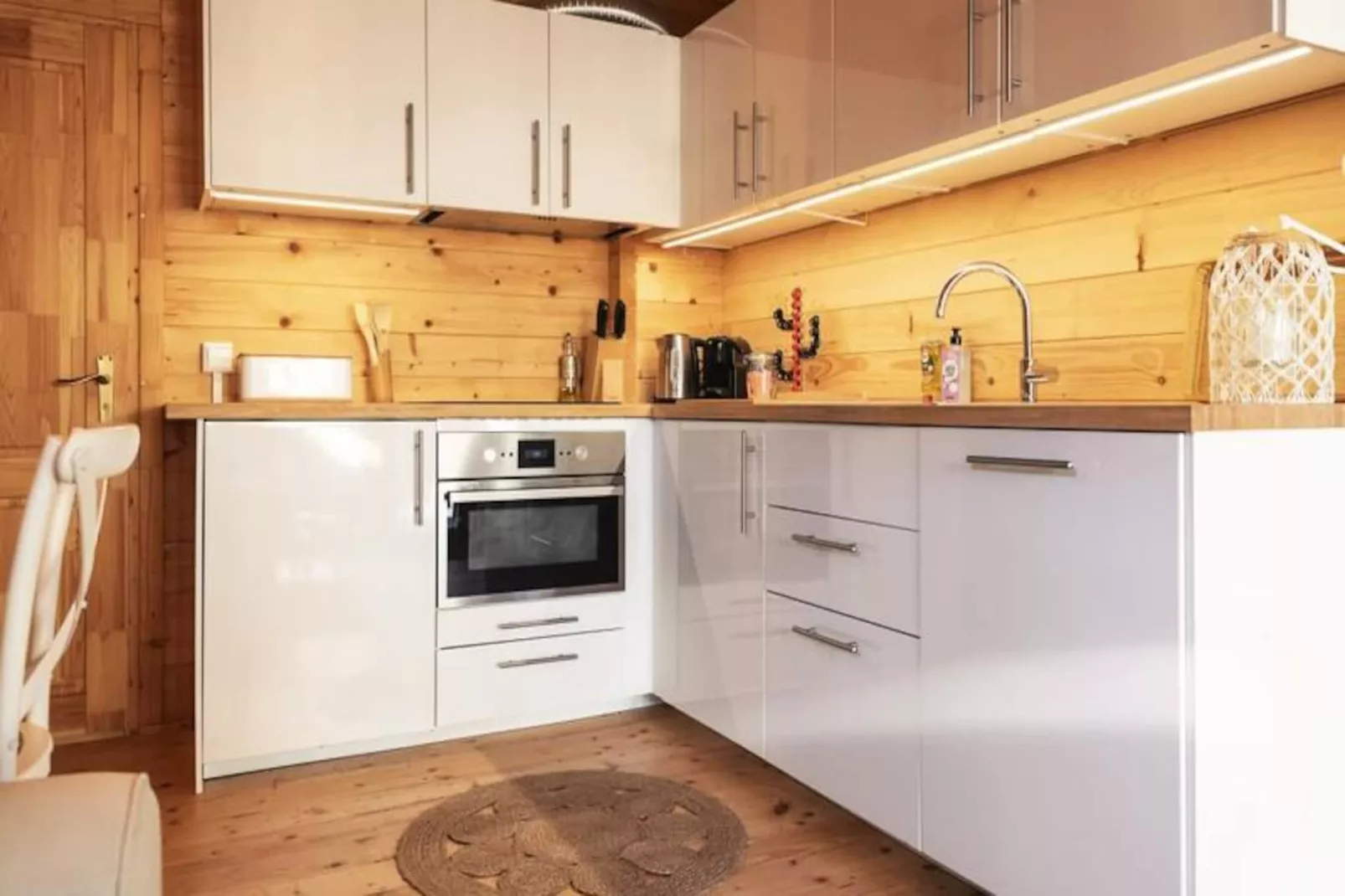 The Sea Lodge-Non tagué