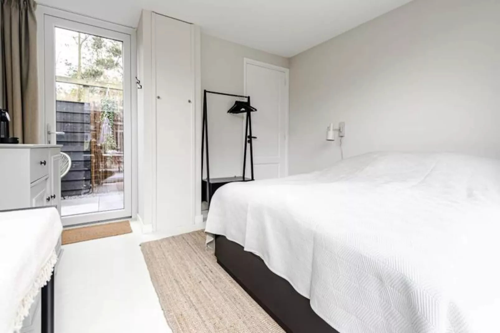 The Garden Suite-Non tagué