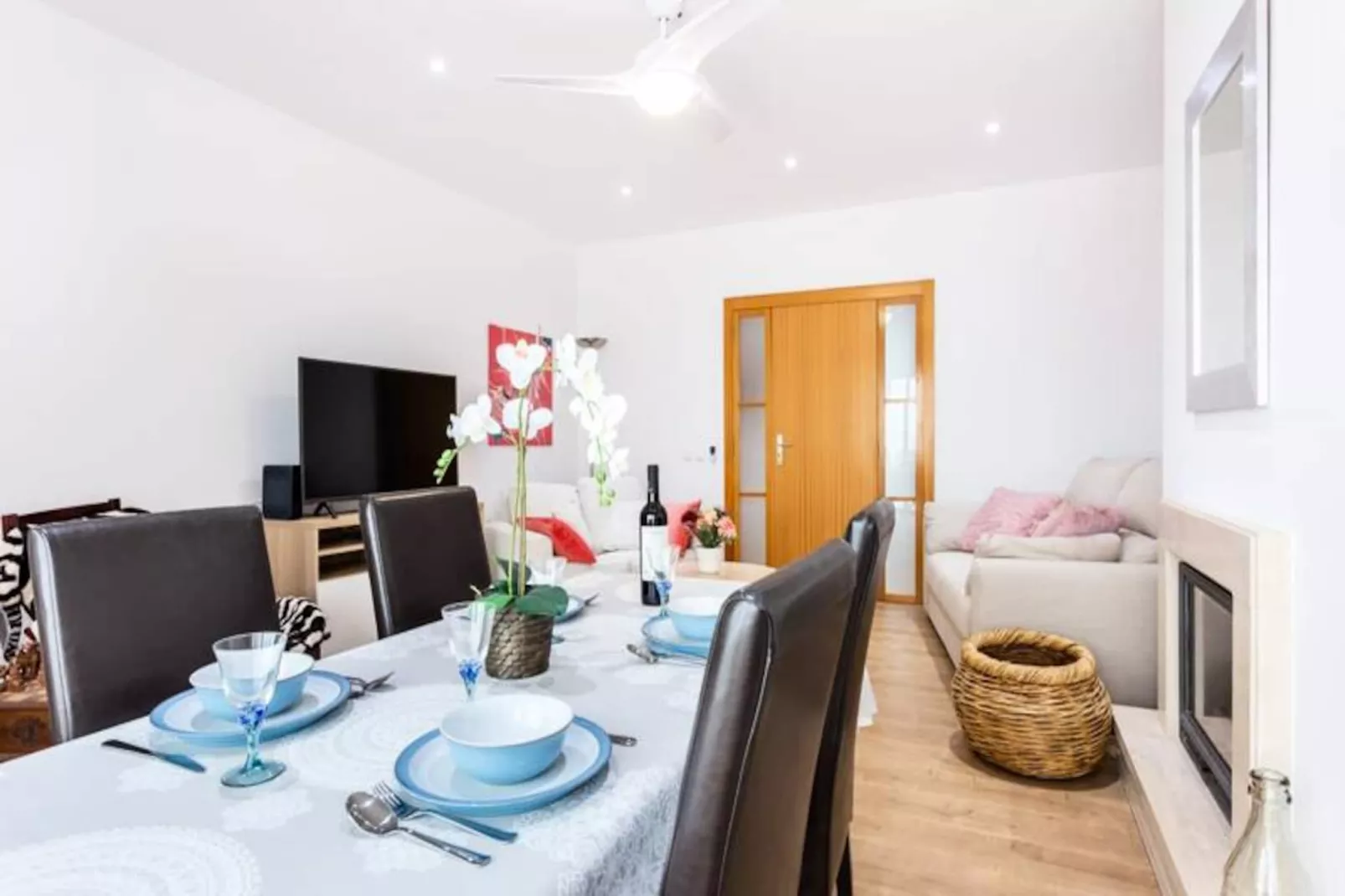 Artistic And Stylish Apartment-Non tagué