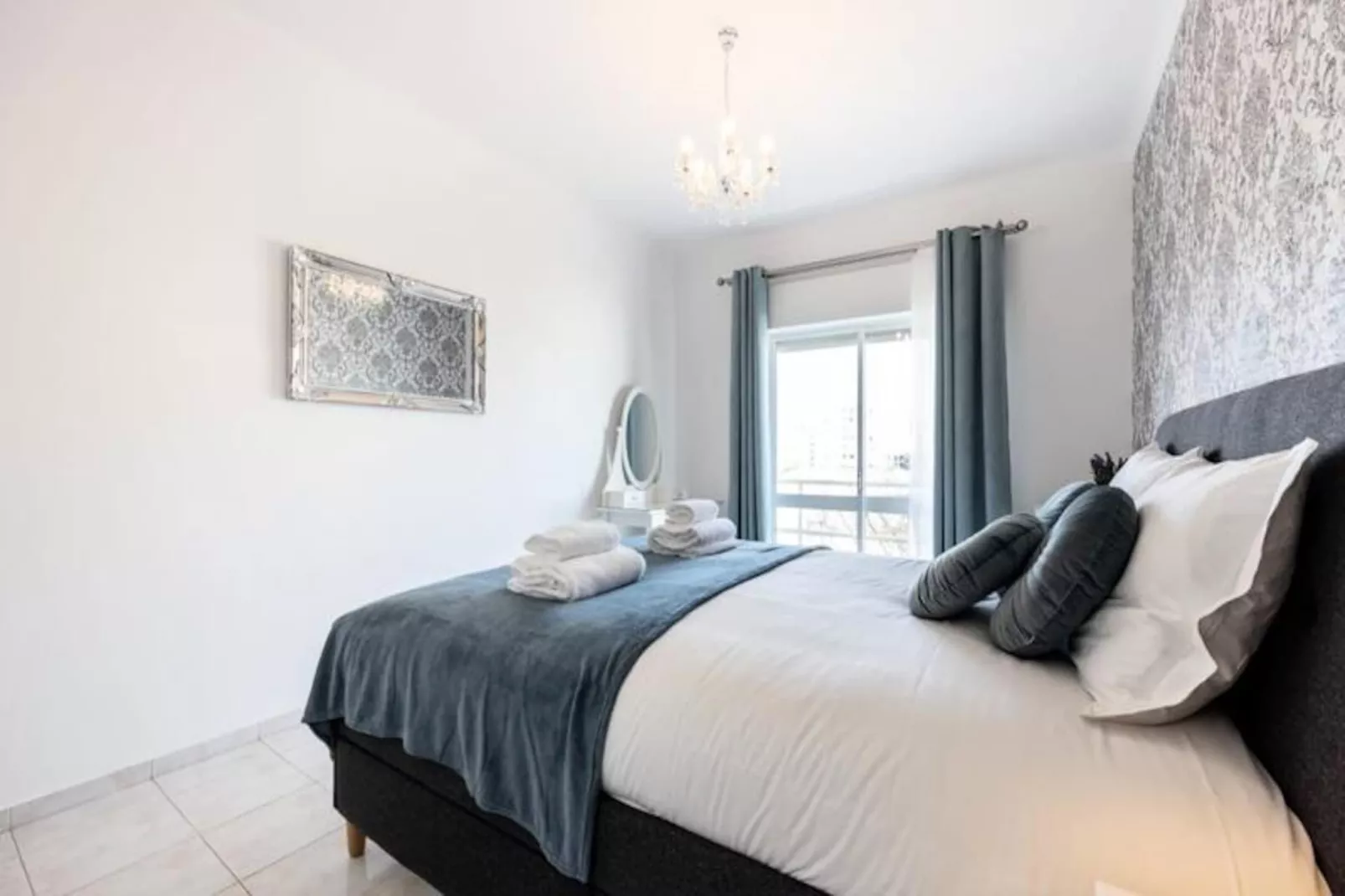 Stylish Seashore Apartment-Untagged