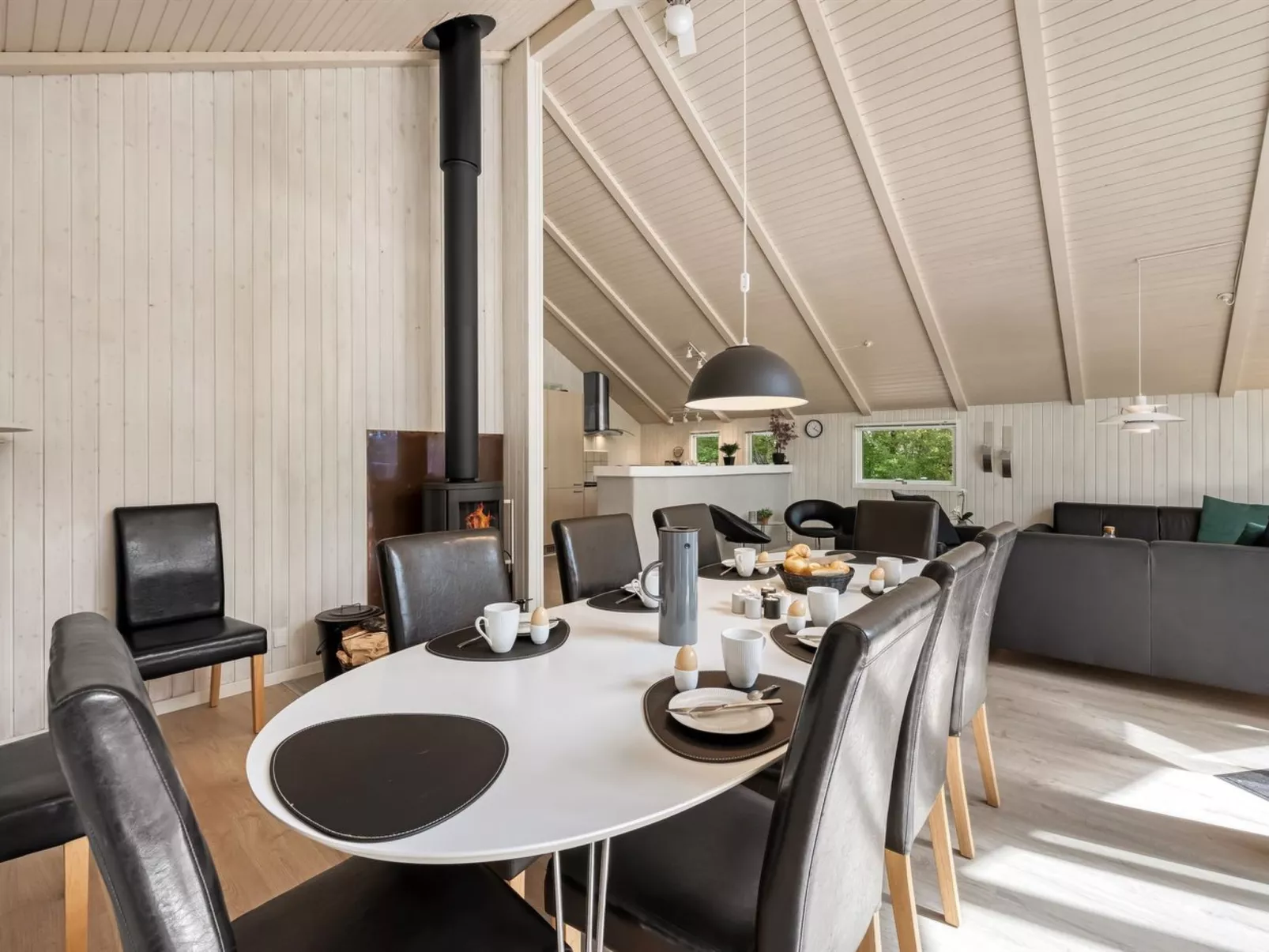 "Akule" - 10km from the sea-Inside