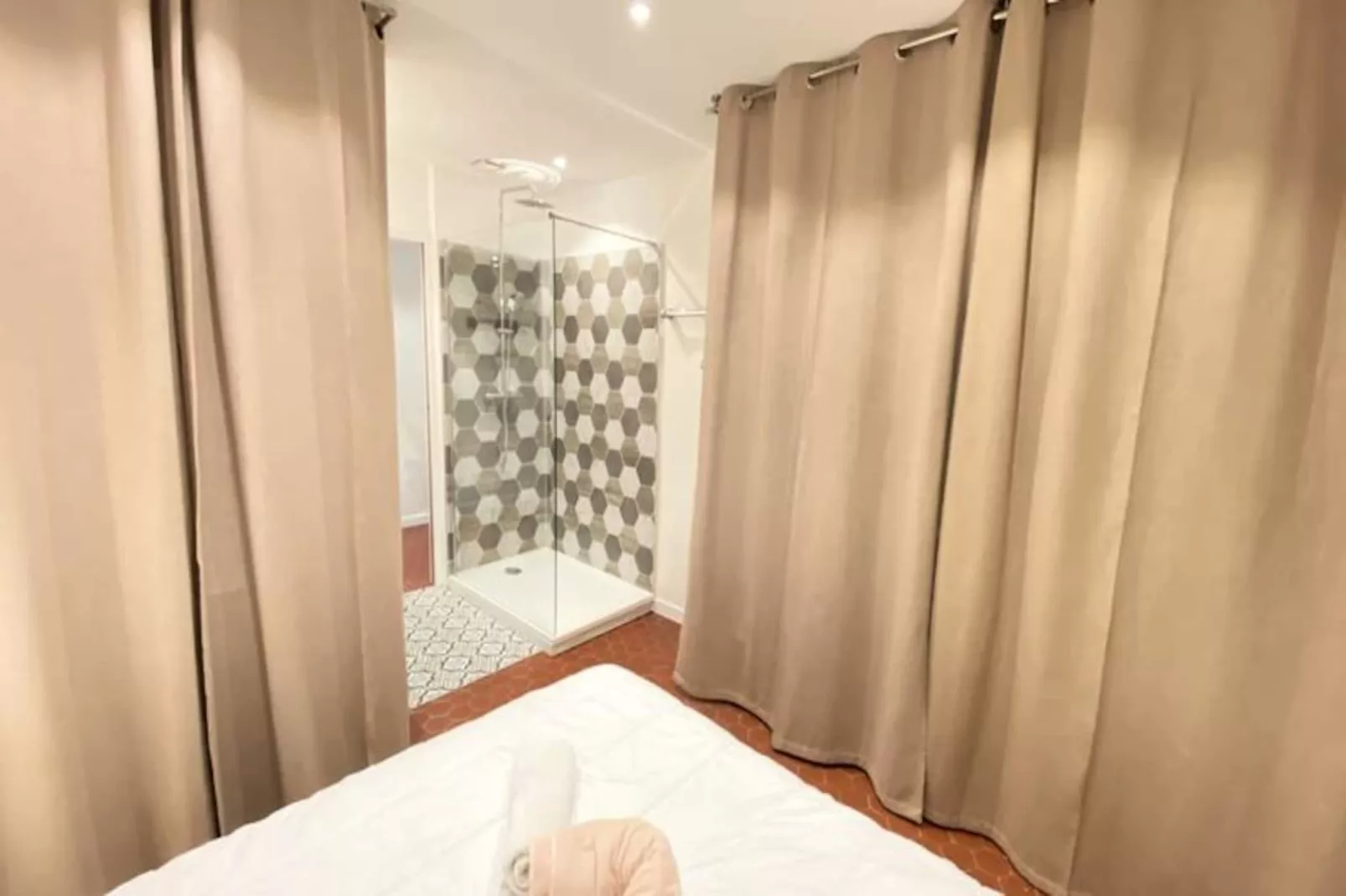 06cf : Bel Appartement Rénové Vieil Antibes-Non tagué