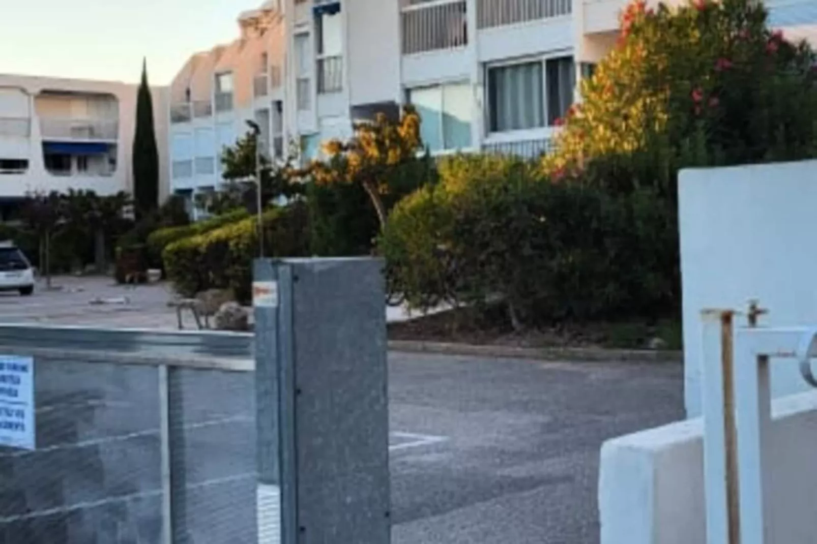 Résidence La Croisi&egrave;re : Vue Sur Les Bateaux, Balcon, R&eacute;nov&eacute;, Climatis&eacute;, Parking, .-Non tagué