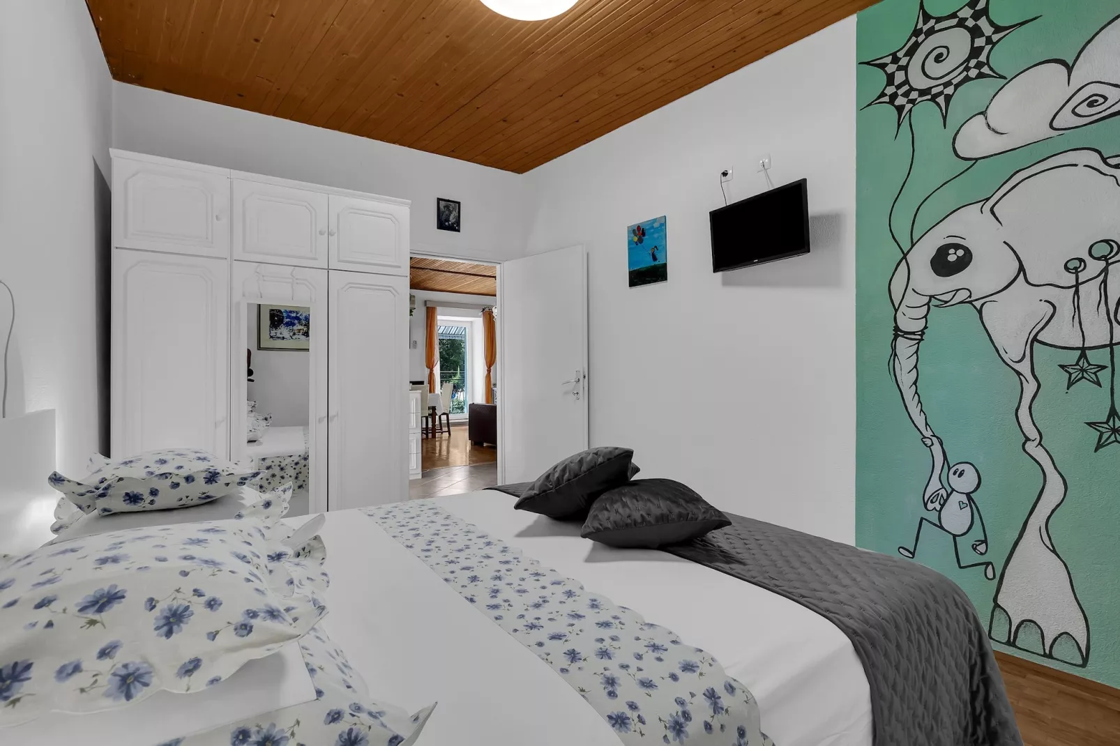 Apartments Kata - Three Bedroom Apartment with Balcony-Bedroom