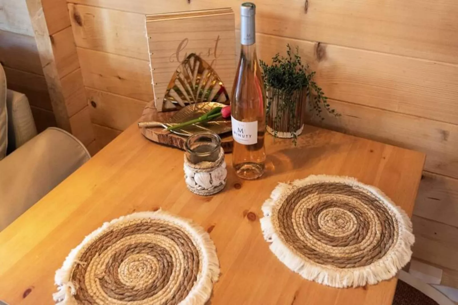 The Sea Lodge-Non tagué