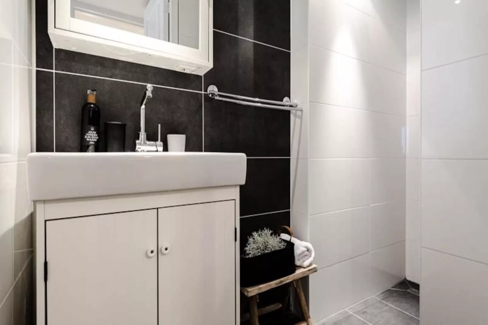 Summer House - Souterrain-Non tagué