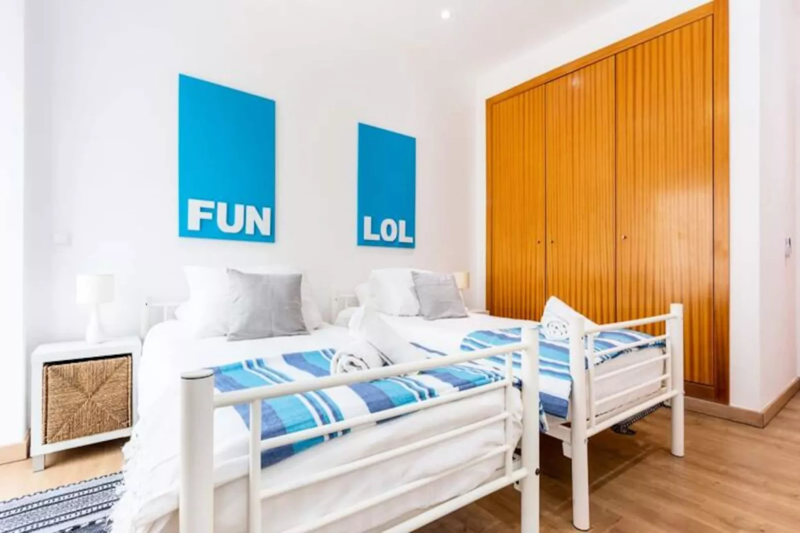 Artistic And Stylish Apartment-Non tagué