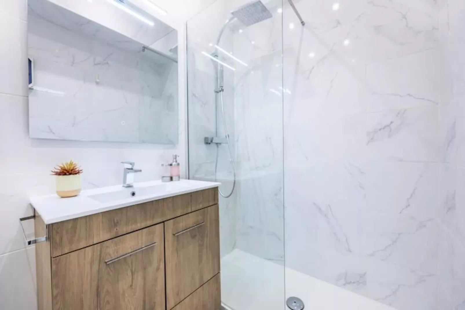 Torri Riverview Apartment-Untagged