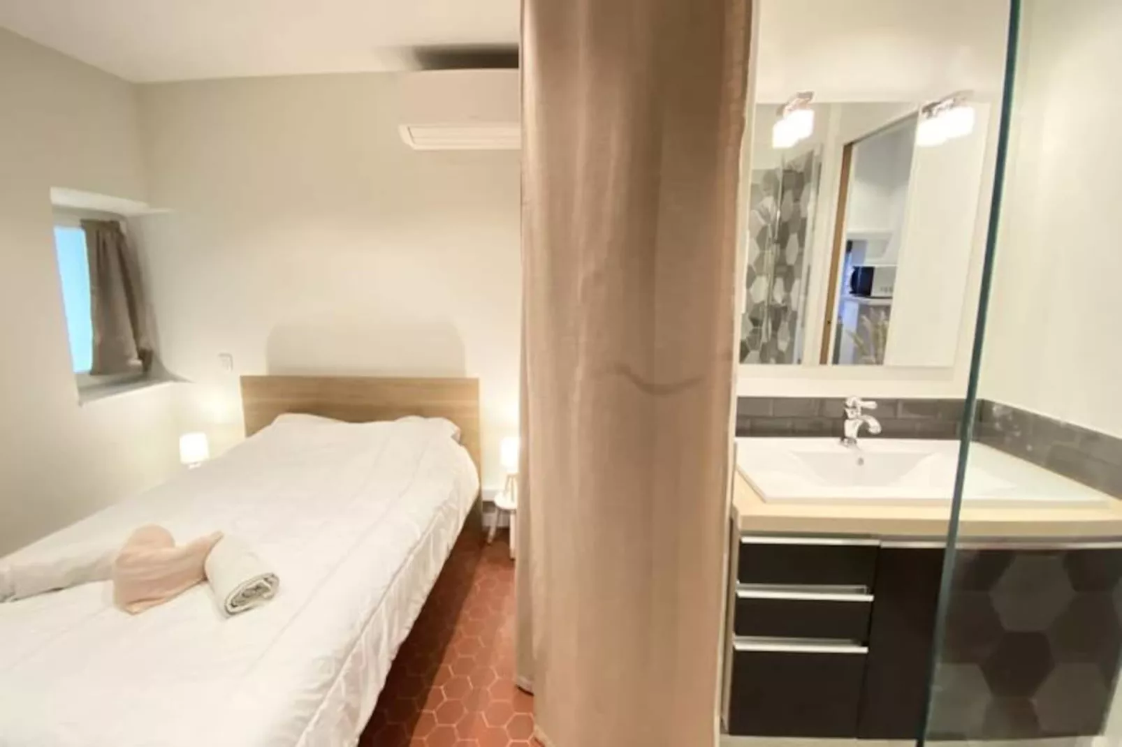 06cf : Bel Appartement Rénové Vieil Antibes-Non tagué