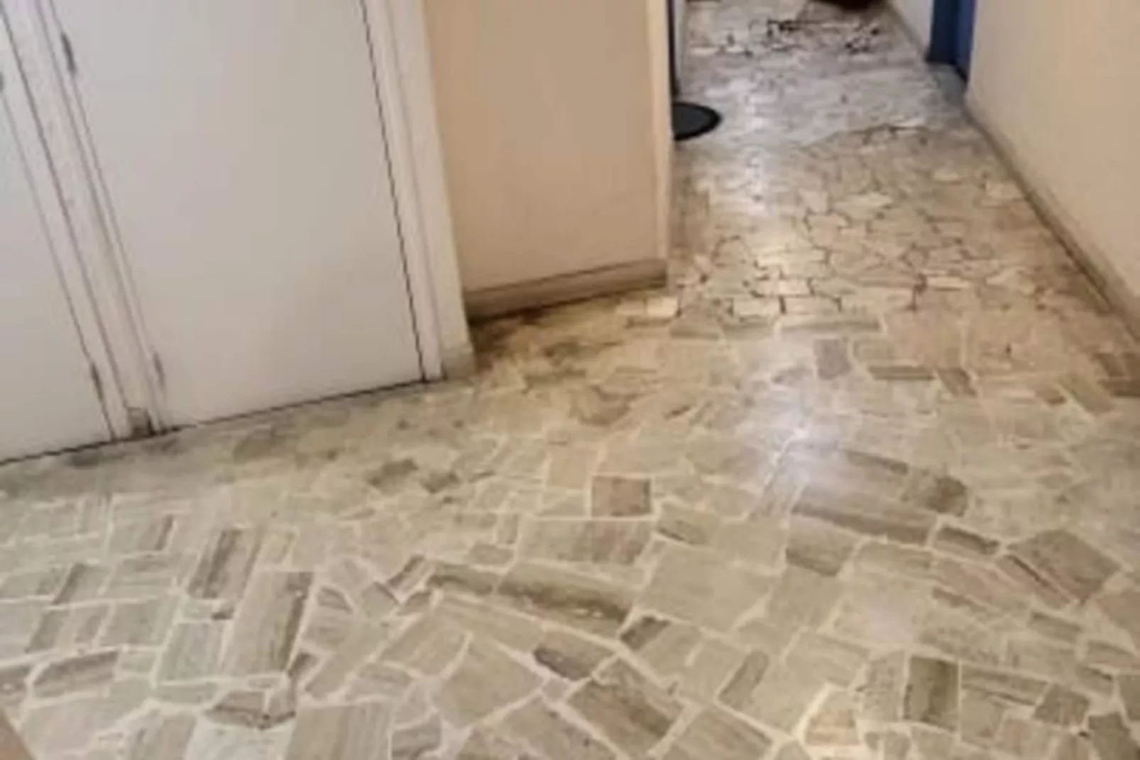 Résidence La Croisi&egrave;re : Vue Sur Les Bateaux, Balcon, R&eacute;nov&eacute;, Climatis&eacute;, Parking, .-Non tagué