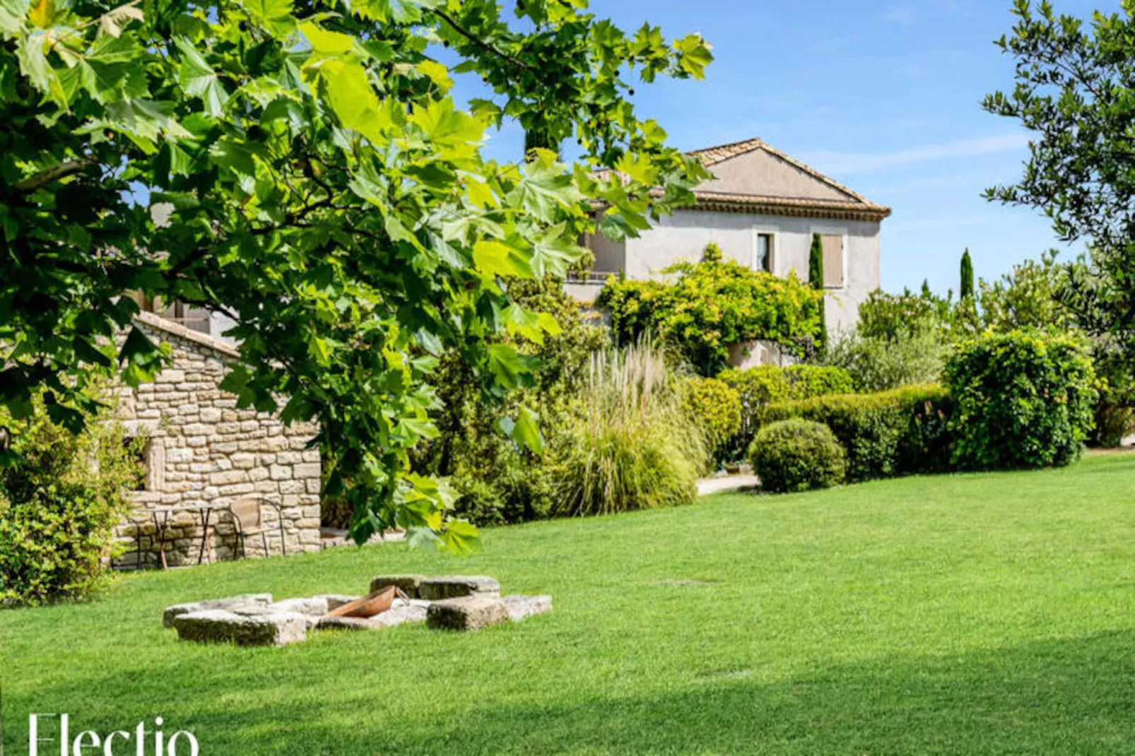 Loggia 7 Cypr&egrave;s | R&eacute;sidence Les Petitons-Nicht zugeordnet