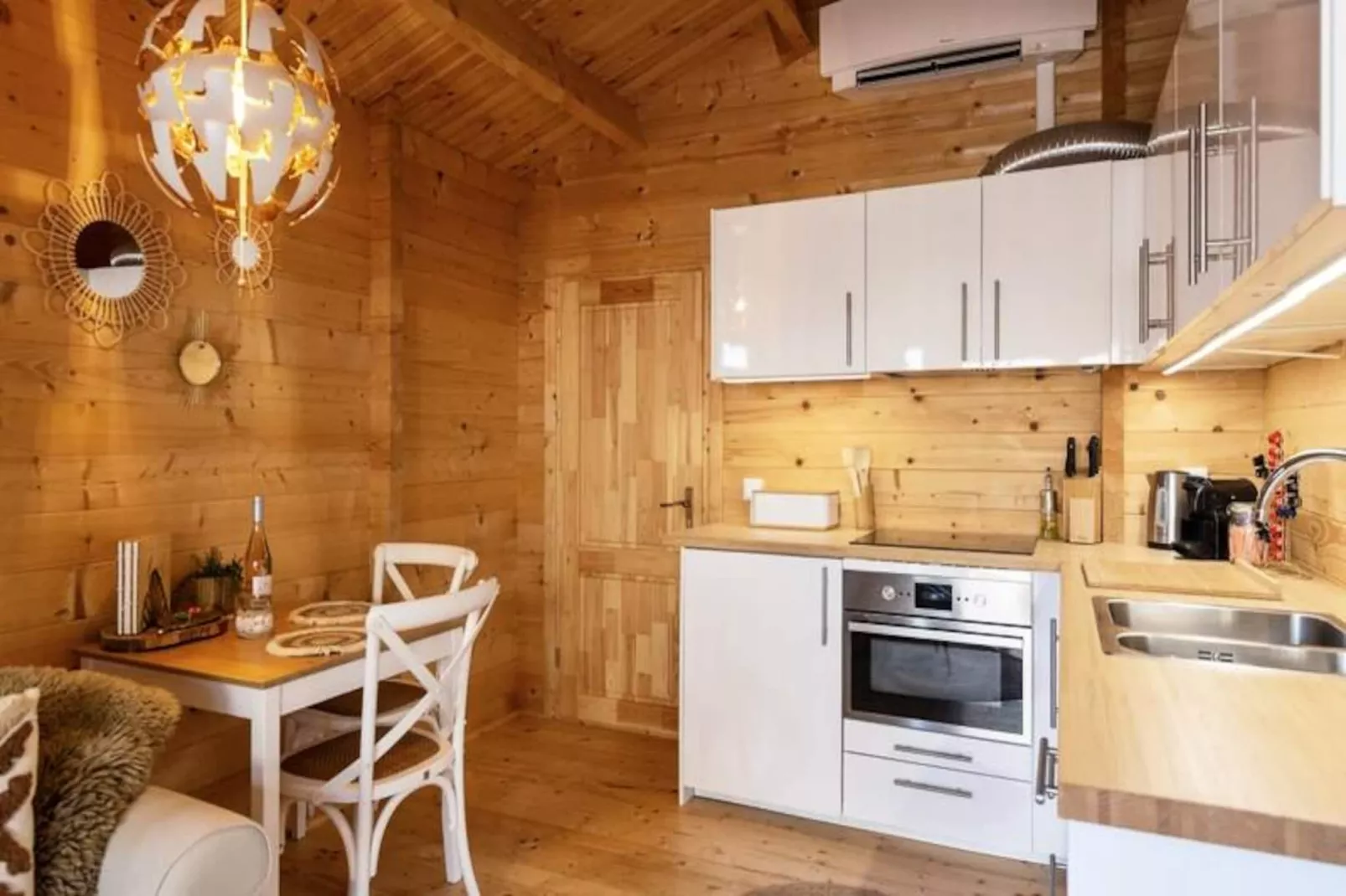 The Sea Lodge-Non tagué