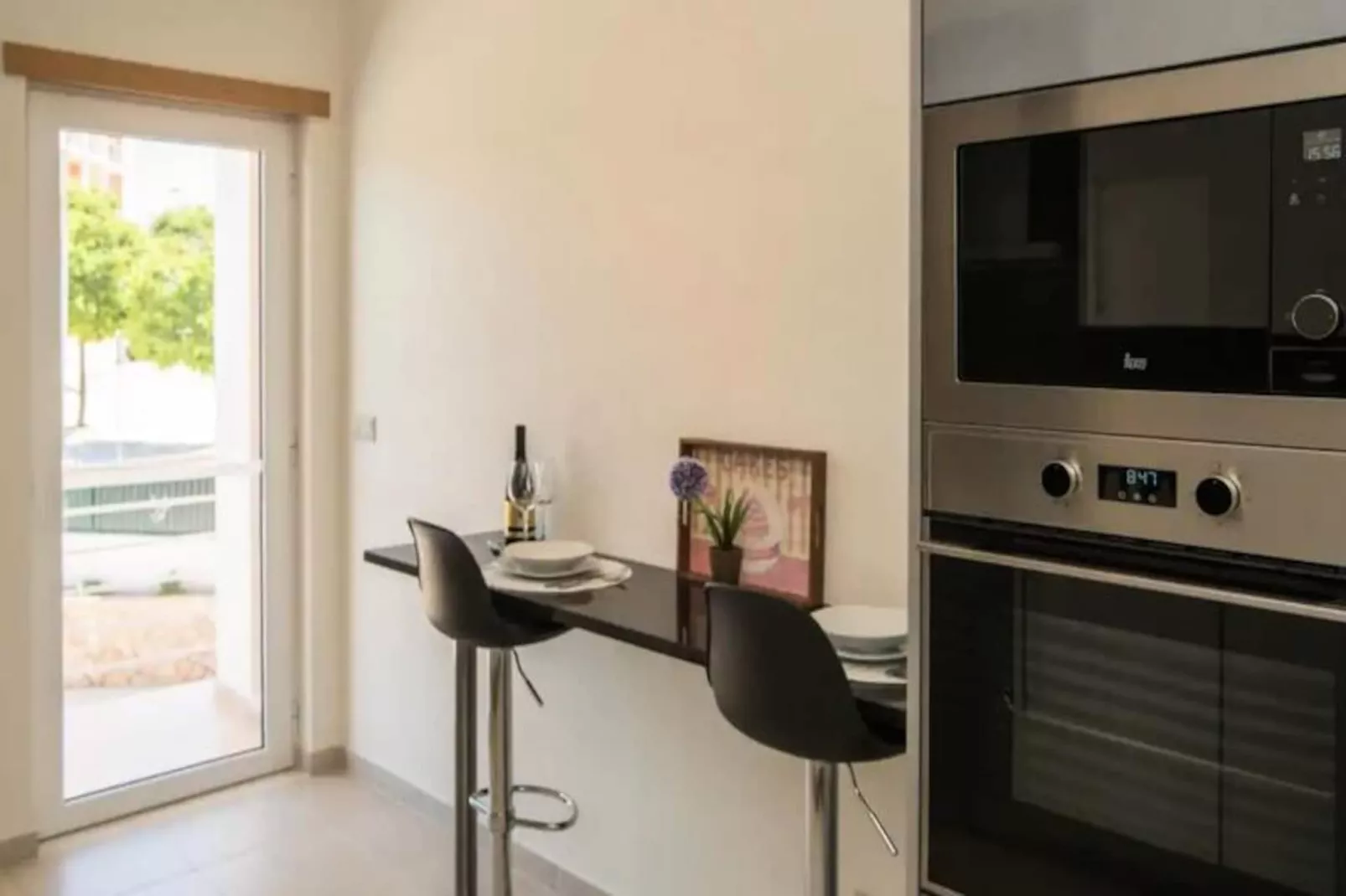 Central Modern 2-bed Apartment Arma&ccedil;&atilde;o De Pera-Nicht zugeordnet