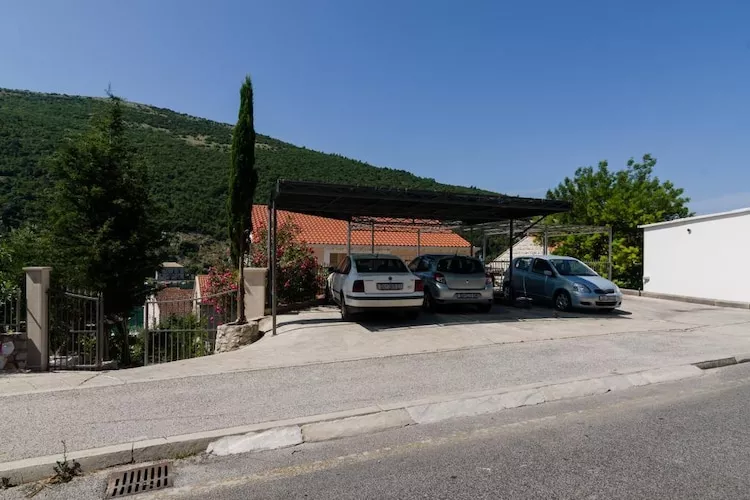 Apartment Marela- One Bedroom Apartment with Balcony and Sea View-Parkplatz