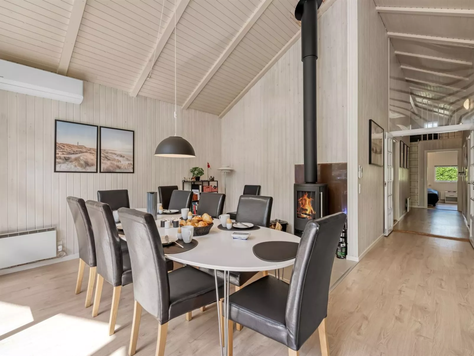 "Akule" - 10km from the sea-Inside