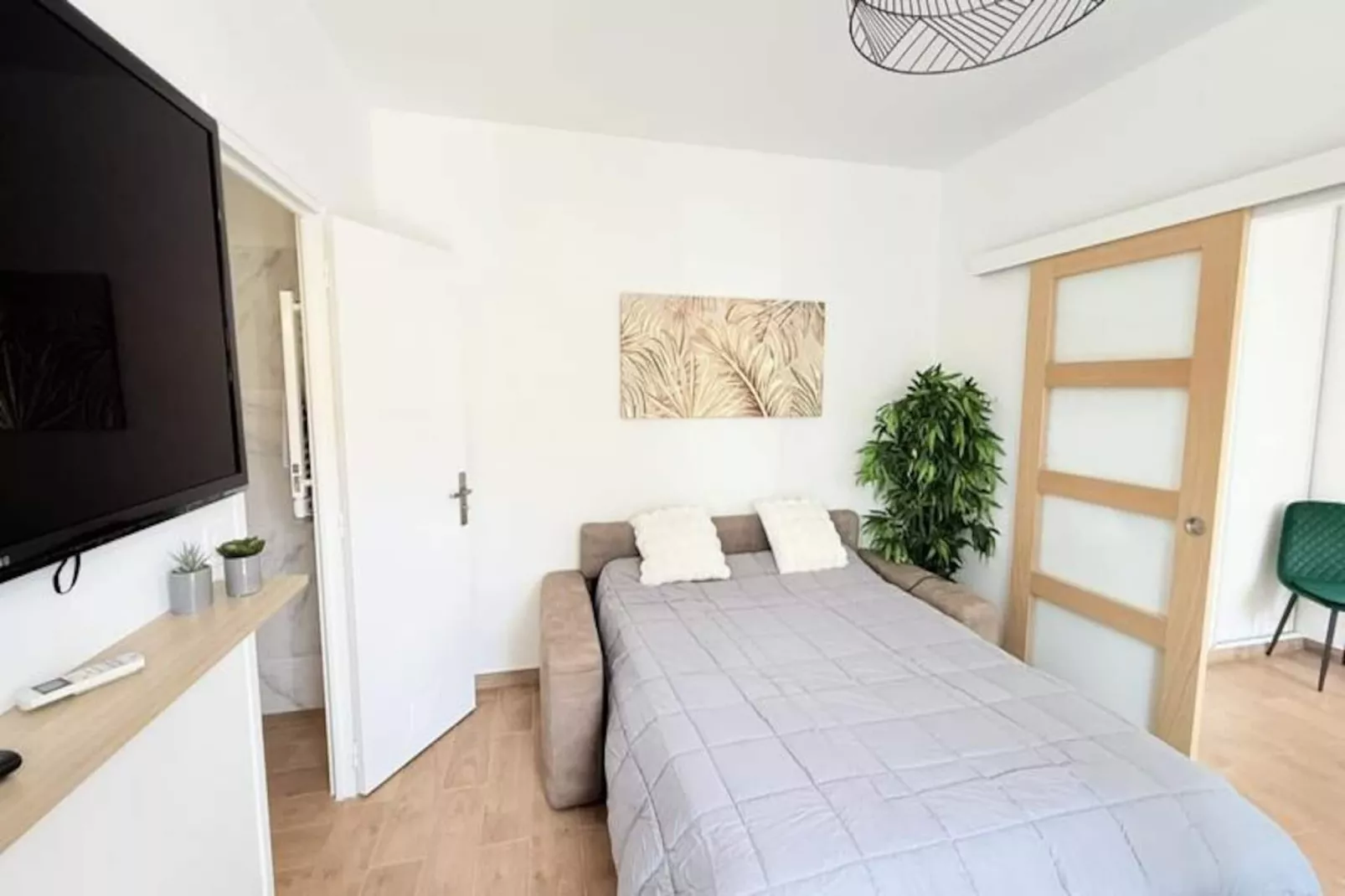 06cp - Beau T2 Super équipé Avec Terrasse-Non tagué