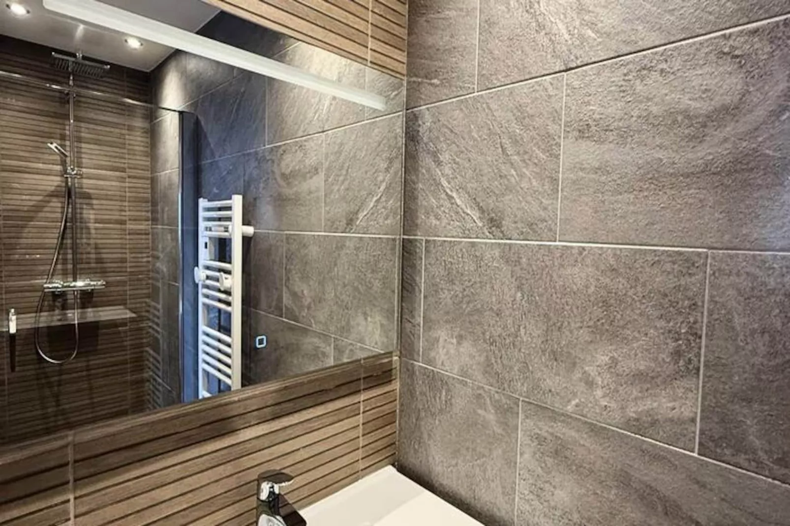 Résidence Complexe Aiguilles-Untagged