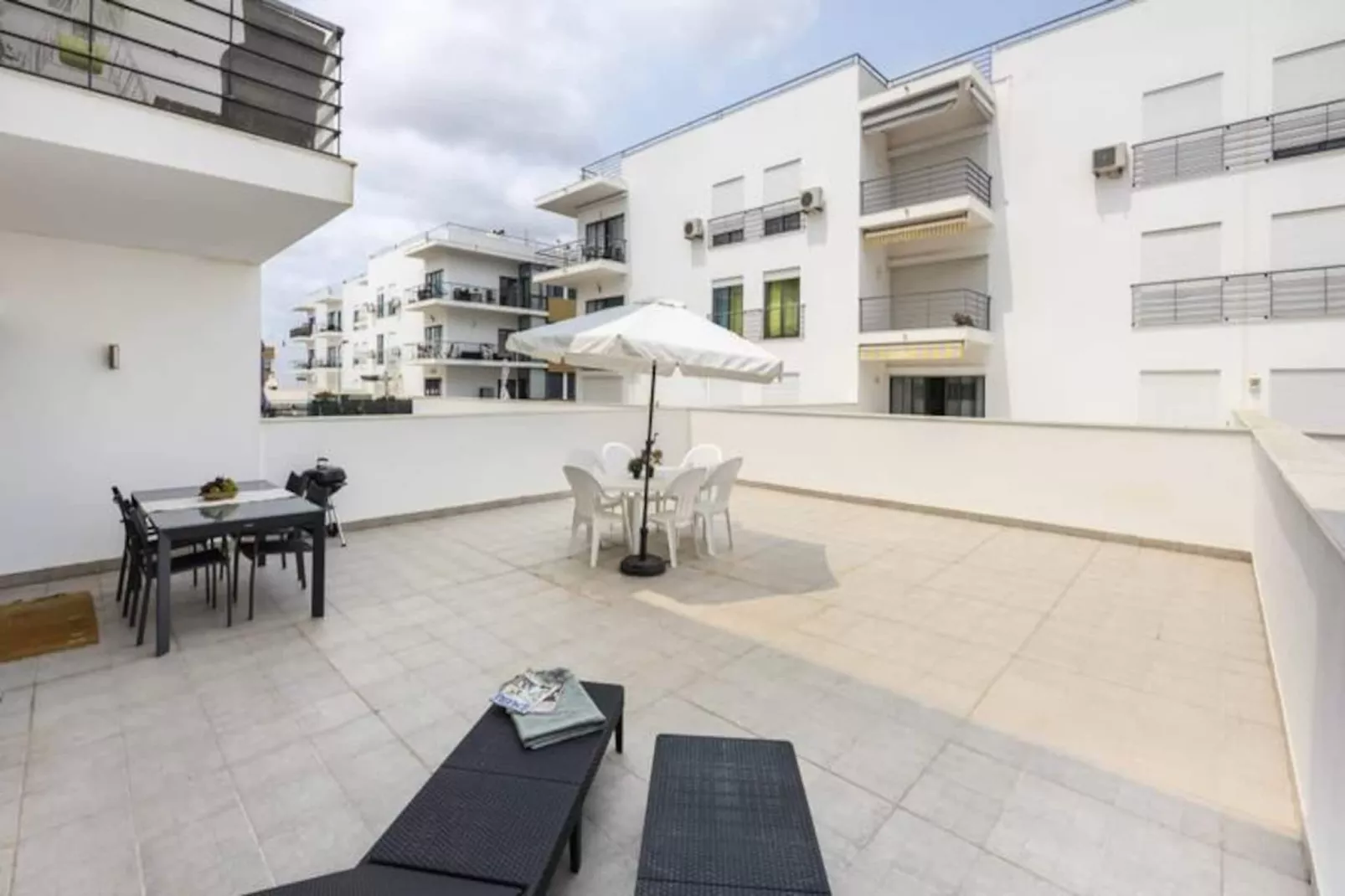 Artistic And Stylish Apartment-Non tagué