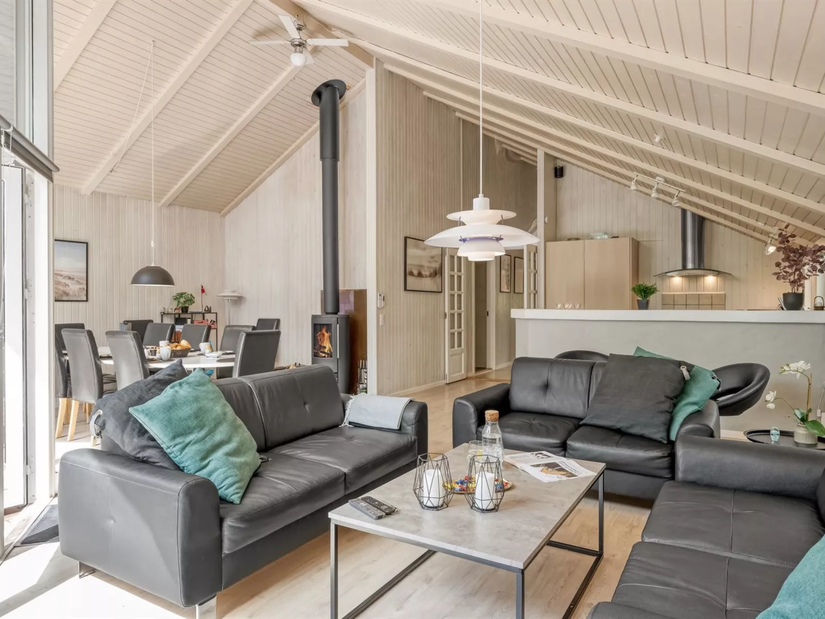 "Akule" - 10km from the sea-Inside