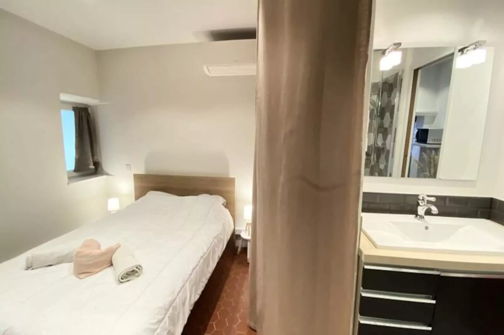 06cf : Bel Appartement Rénové Vieil Antibes-Non tagué