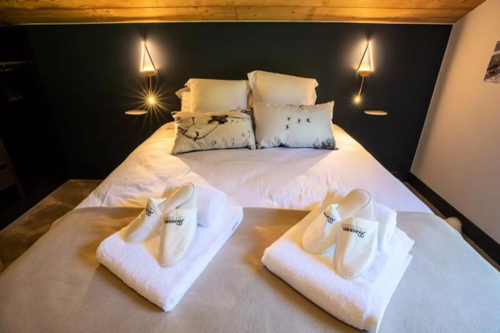 Chalet Chebi-Untagged